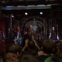 Borderline Club, Pise