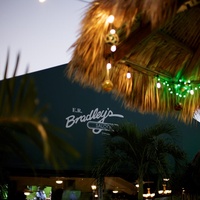 Concerts de rock à E.R. Bradley's Saloon, West Palm Beach, FL E.R. Bradley's Saloon, West Palm Beach, FL
